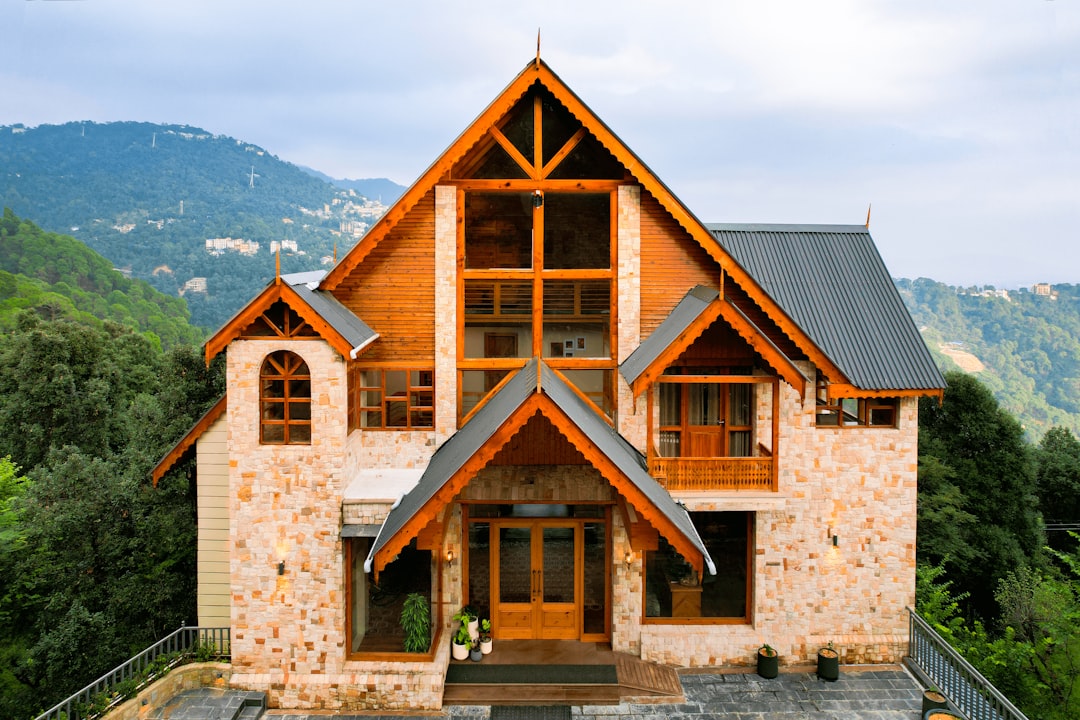 Seasonal Home Buying Tips for Rainier in 2025